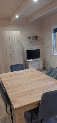 Domki w ośrodku Sokół Radawa – widok z zewnątrz